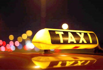 Taximetrist cercetat de poliţişti: a încercat să violeze o clientă băută